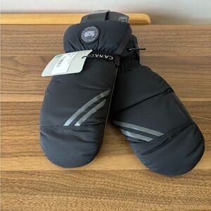 Canada Goose Hybridge Mitt Black- Noir Women's xsmall Brand New W Tags